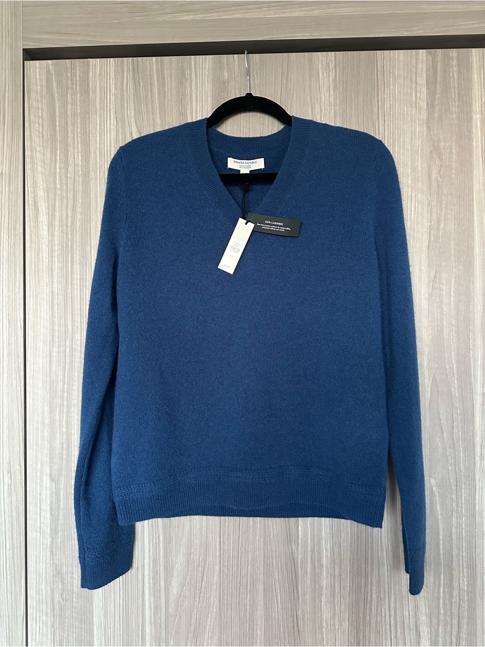 NWT Banana Republic Women's Cashmere V-Neck Sweater in Royal Blue